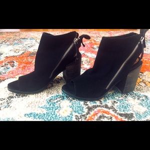 Dolce Vita open toe booties. Comfy chunky heels